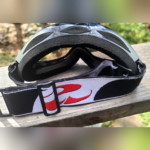 SMITH Optics beautiful gently used gray/black goggles - Picture 4 of 7